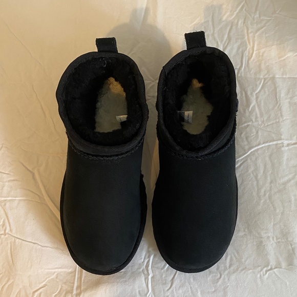 UGG Women's Classic Ultra Mini Boot in Black - Picture 3 of 8